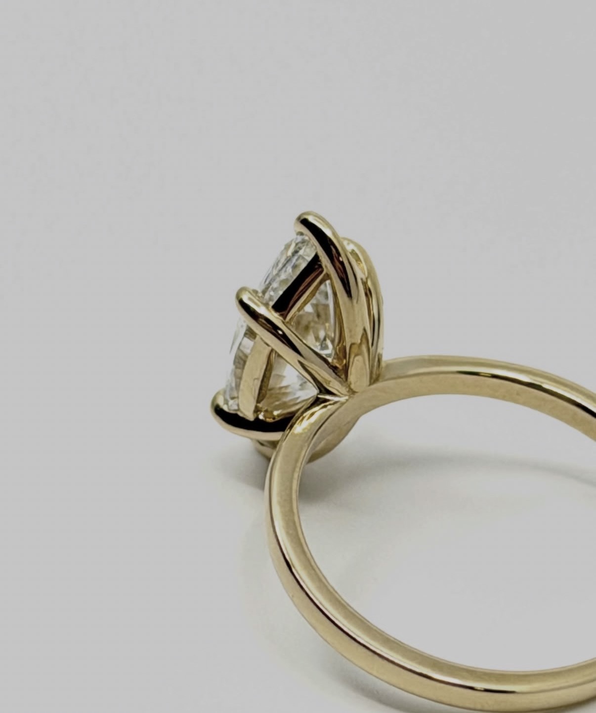 3ct diamond ring, detail